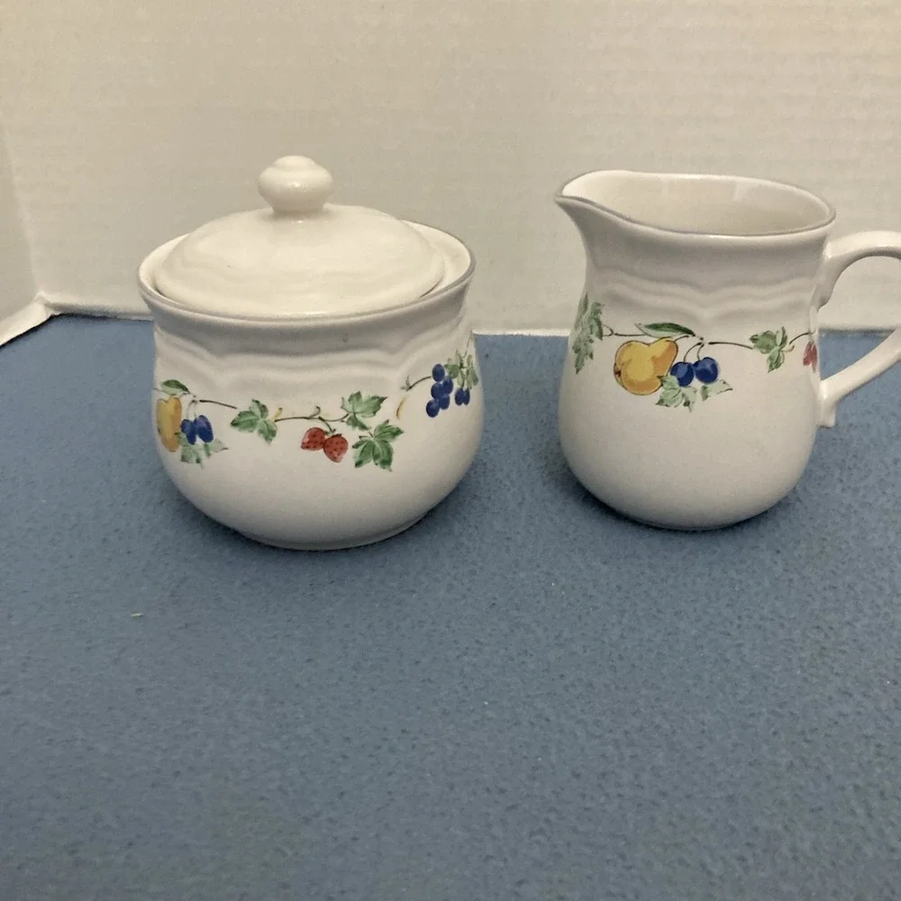VTG‎ AMG Nanci Genuine Stoneware Multicolor Fruit Patterned Cream & Sugar Set
